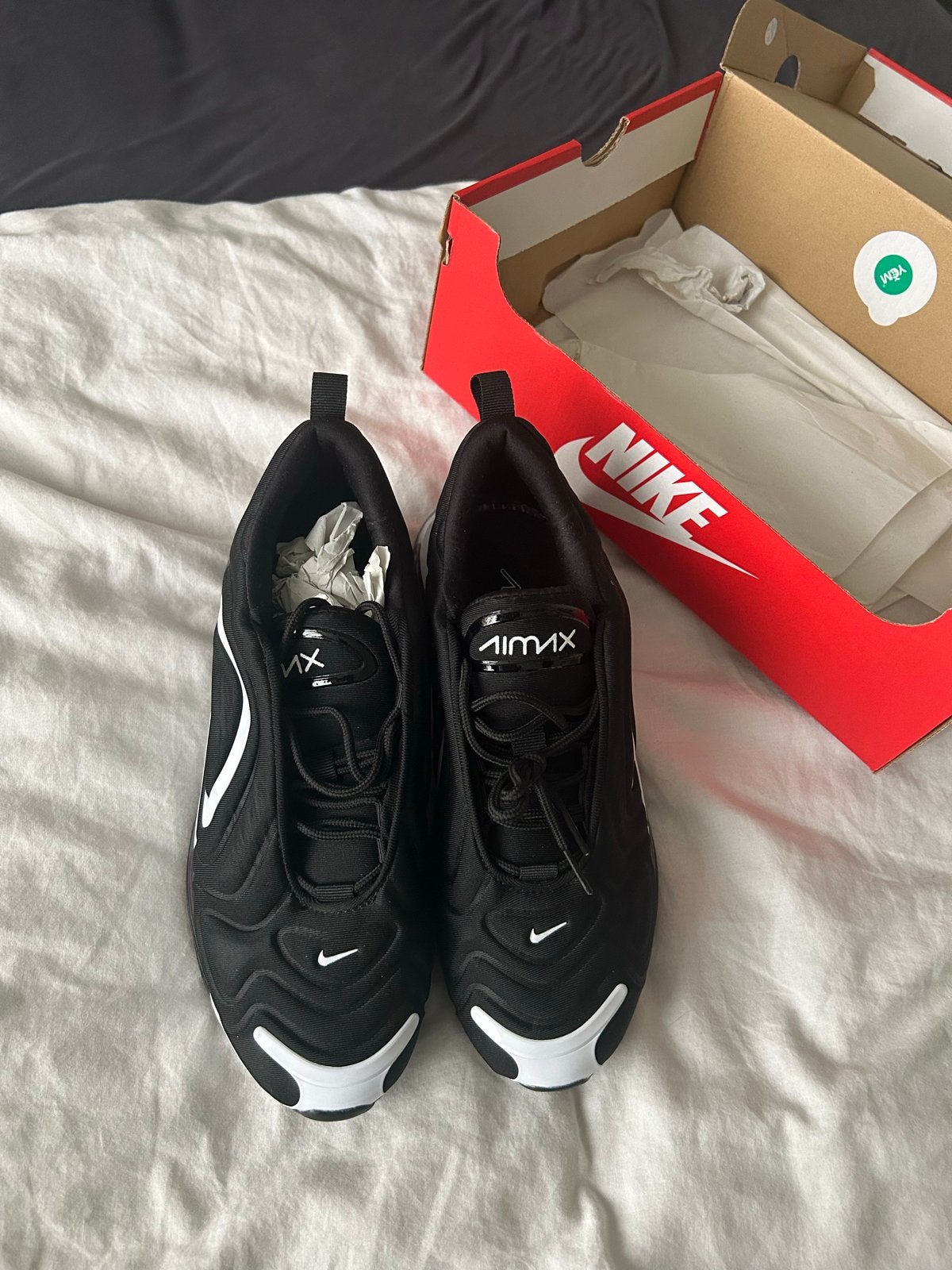 Nike Air Max 720 Zwart/Wit - Maat 42.5, Kleding | Heren, Schoenen, Ophalen of Verzenden, Zo goed als nieuw, Zwart, Sneakers of Gympen