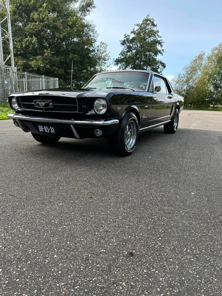 Ford Mustang 289 V8 | 1965 | Handgeschakeld | Zeer netjes, Achterwielaandrijving, 8 cilinders, Zwart, Overige kleuren