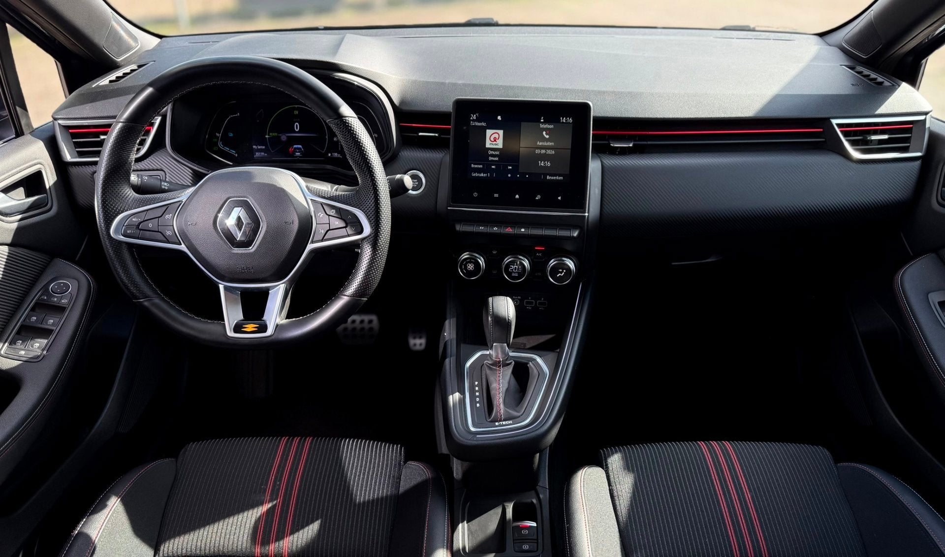 Renault Clio 1.6 E-Tech Hybrid 140 R.S. Line | Airco | Parke, Gebruikt, 4 cilinders, Leder en Stof, 23 km/l