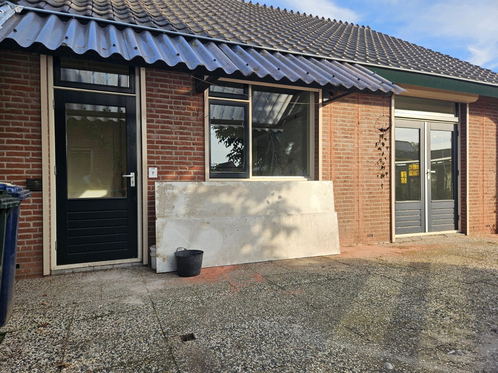 Hardhouten kozijnen met ramen, deuren en rolluiken, Ophalen, Gebruikt, Buitendeur, Glas