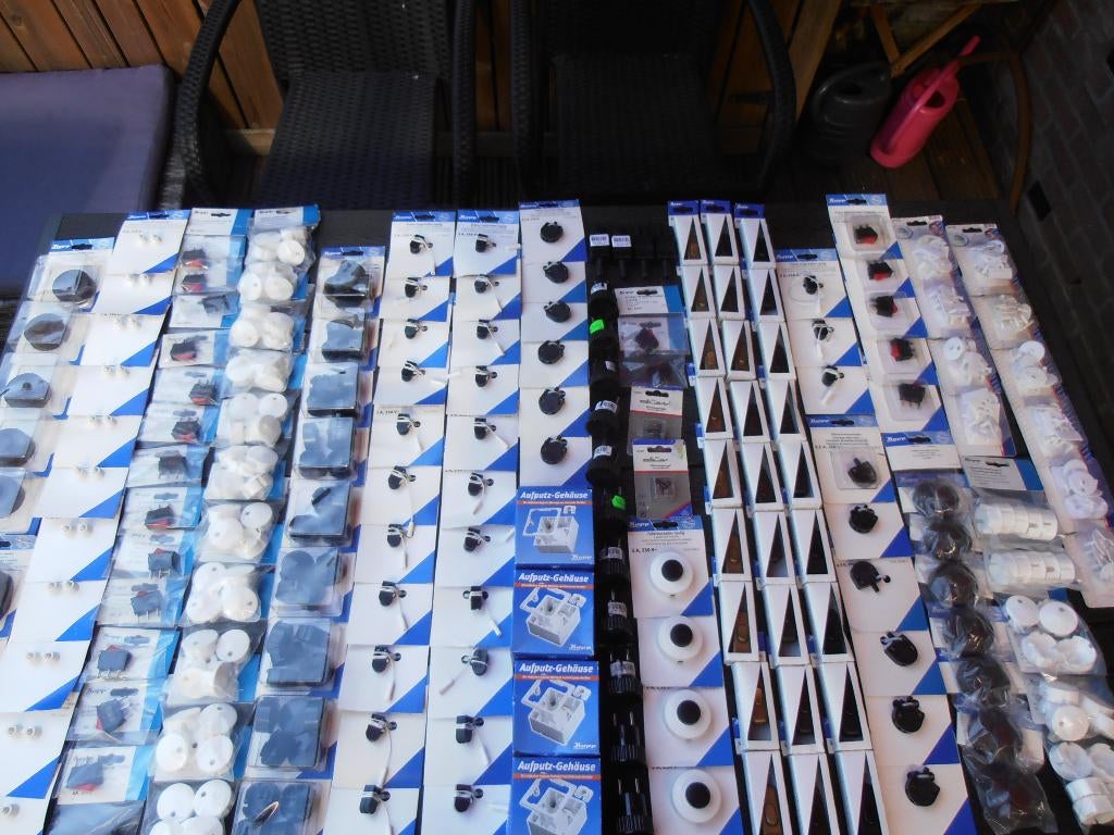 Partij met 170 elektra artikelen schakelaars en meer., Ophalen of Verzenden, Nieuw, Overige typen
