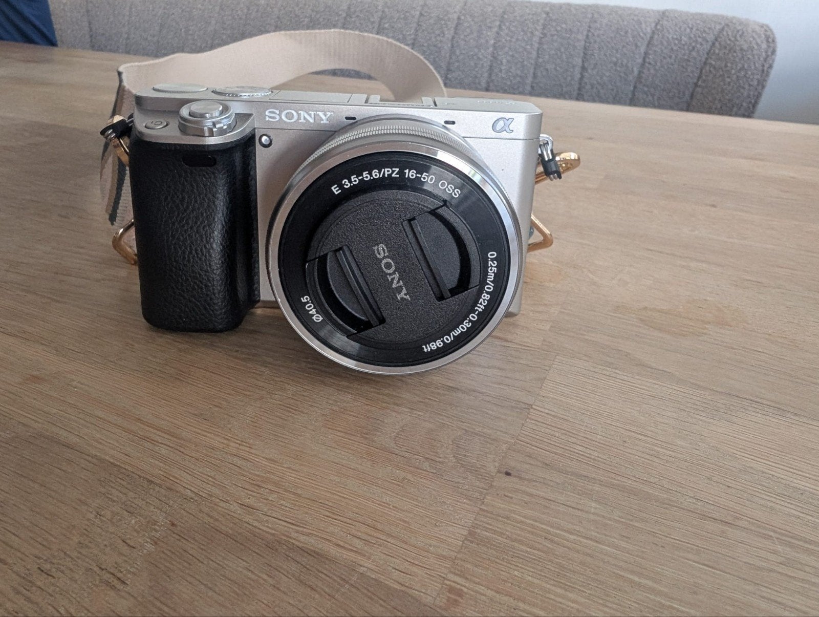 Sony A6000 met lenzen èn weinig kliks!, Ophalen of Verzenden, Zo goed als nieuw, Geheugenkaart, Sony