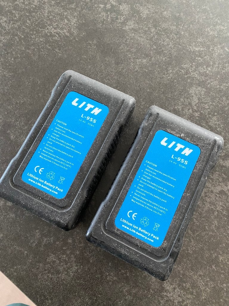 2 stuks Lith V Mount L 95-S, Ophalen of Verzenden, Gebruikt, Oplaadbaar
