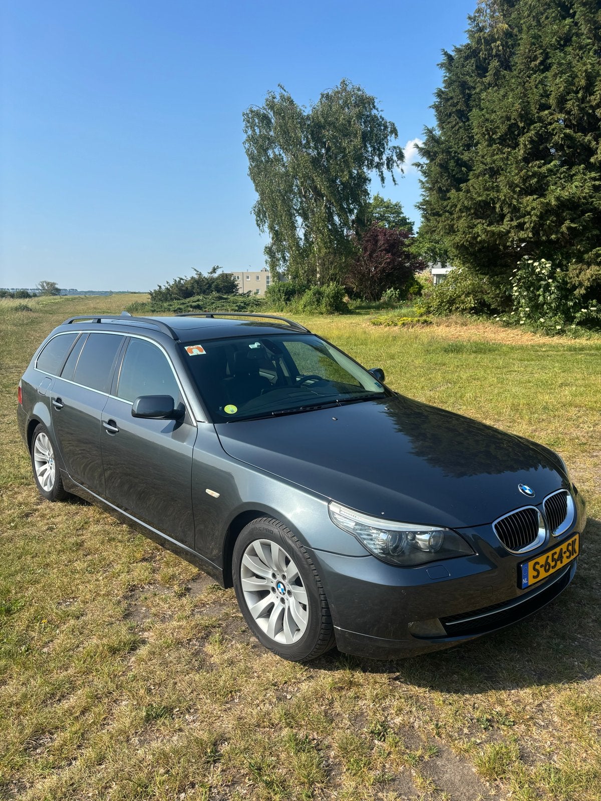 BMW 5-Serie 3.0 I 525 Touring AUT 2007 Grijs, Auto's, BMW, Achterwielaandrijving, 2000 kg, 2996 cc, Stationwagon