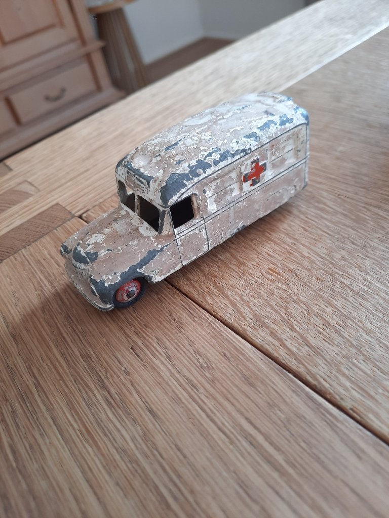Dinky Toys.  Daimler ziekenauto., Ophalen of Verzenden, Gebruikt, Auto, Dinky Toys