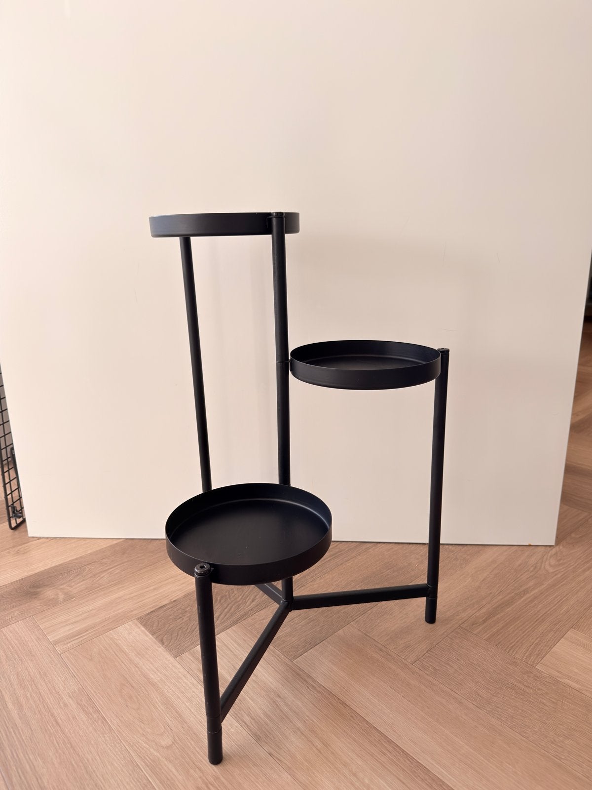 Zwarte metalen plantenstandaard met 3 niveaus (60cm), Ophalen, Zwart, Zo goed als nieuw, Metaal