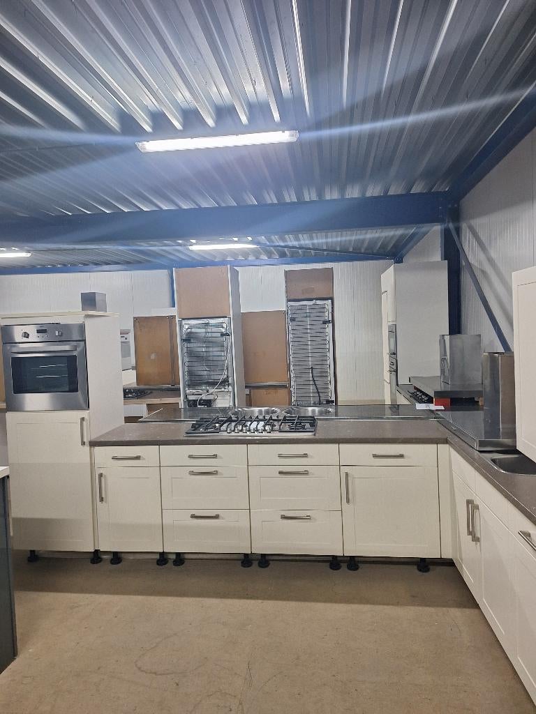Complete keuken 2836 is nu afgeprijsd van €2999 naar €2299, Ophalen of Verzenden, Zo goed als nieuw, Hoekkeuken, Met kookeiland
