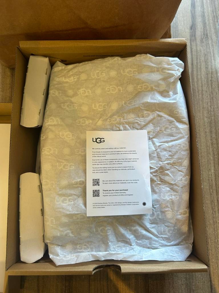 Nieuwe Uggs maat 36 - Te klein gekocht, Ophalen of Verzenden, Nieuw, Bruin, Lage of Enkellaarzen
