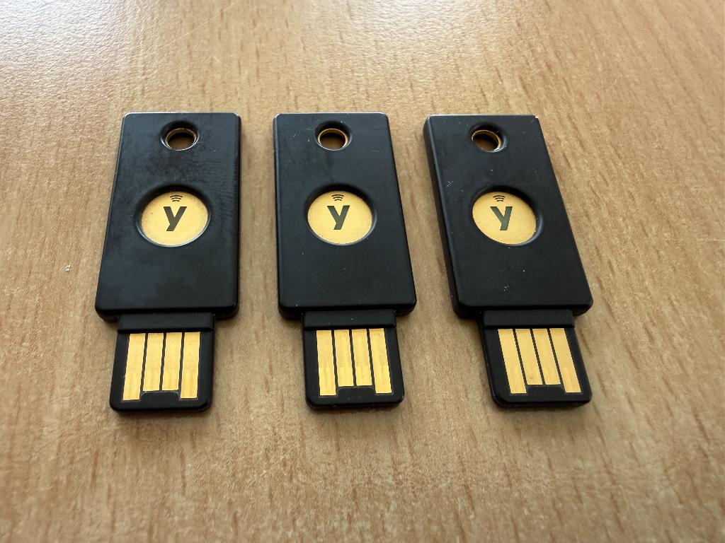3x Yubikey 5 NFC ZGAN IN PRIJS VERLAAGD, Computers en Software, Antivirus- en Beveiligingssoftware, Zo goed als nieuw, MacOS, Windows