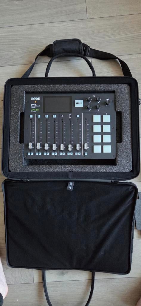Rode RODECaster Pro podcast set + 2 PodMic + statieven + tas, Ophalen, Zo goed als nieuw, Minder dan 50 watt
