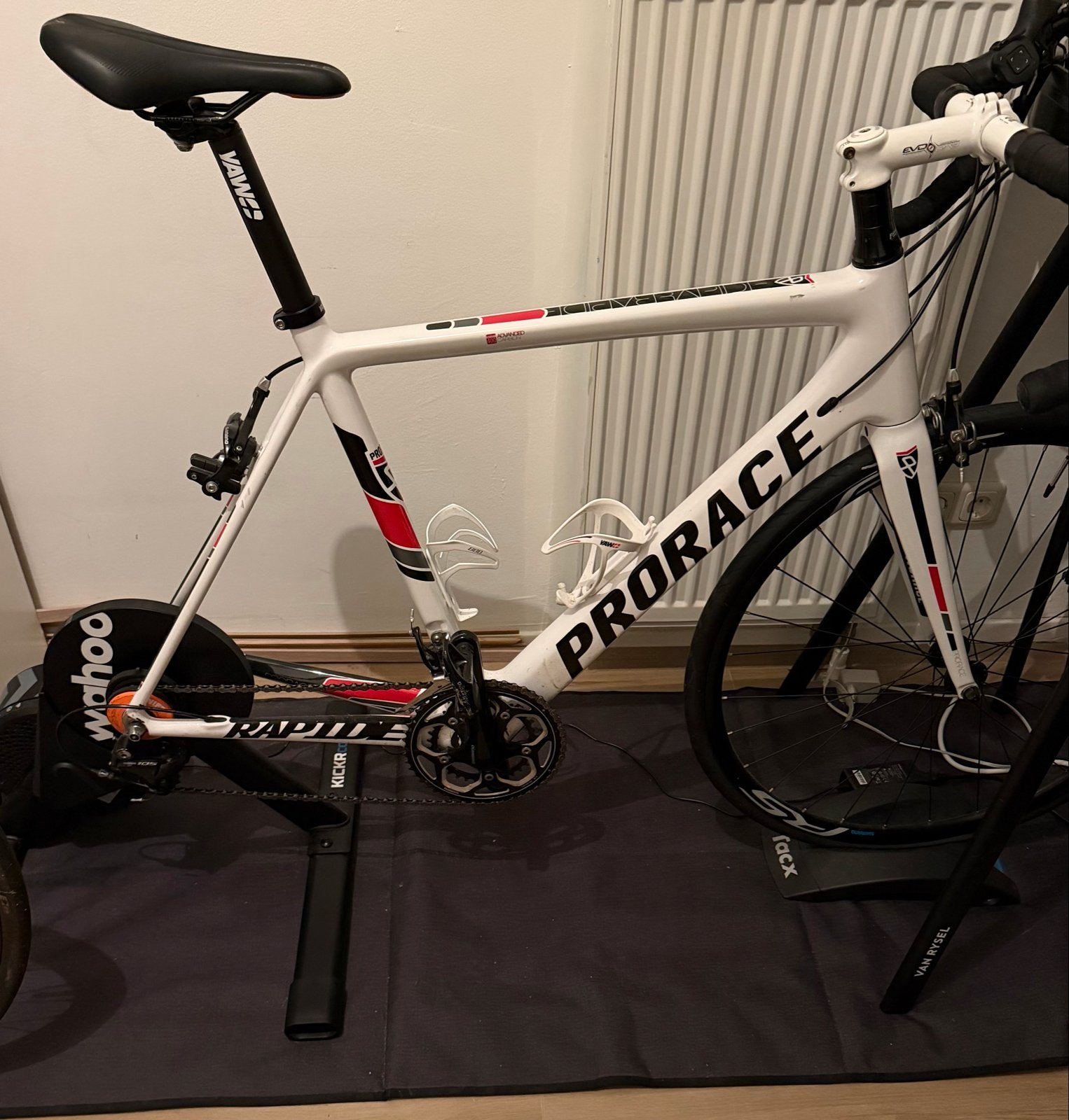 Wahoo KICKR Core 2 Fietstrainer met Prorace Carbon Fiets, Fietsen en Brommers, Ophalen, Zo goed als nieuw, Carbon, Overige merken