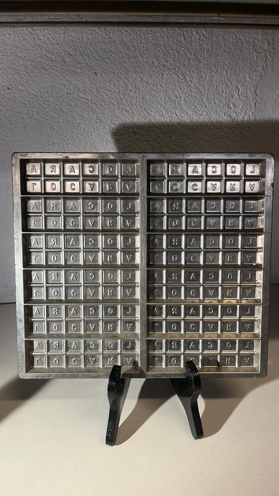 Oude Brocante Vertinde Metalen Matrijs Chocolade Mal Locara, Ophalen of Verzenden