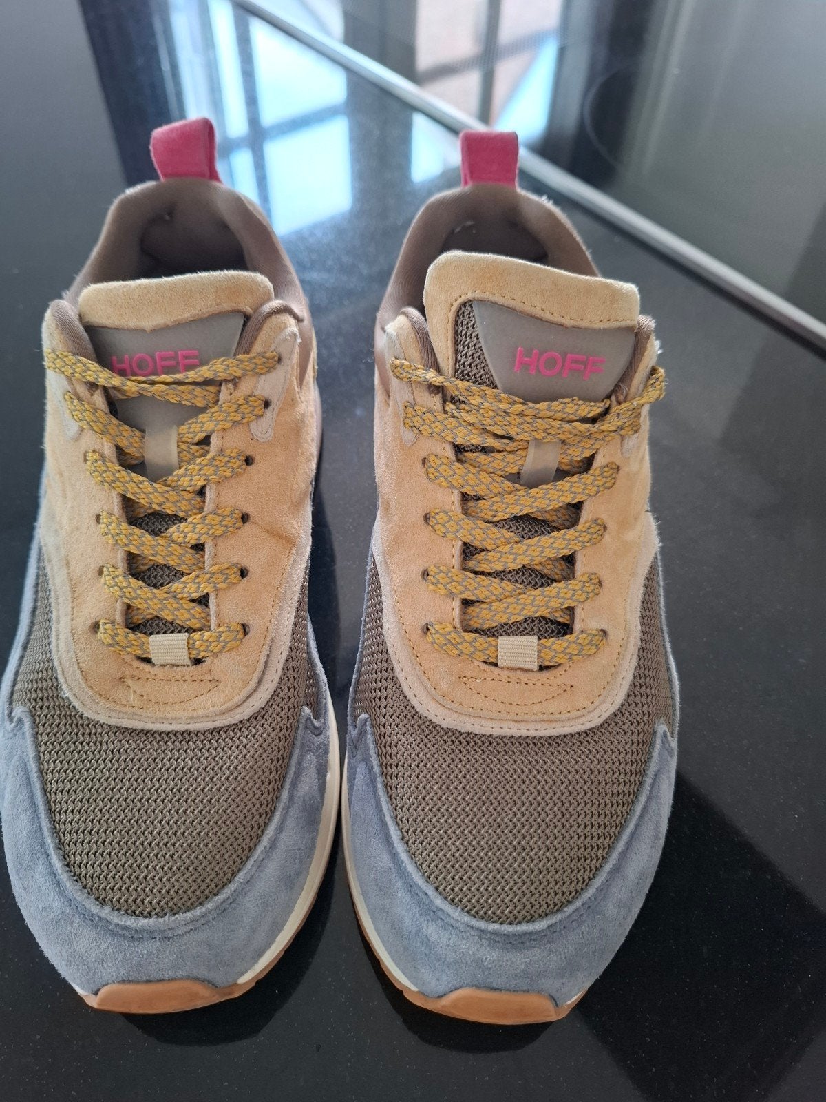 HOFF Sneakers - Stijlvol en Comfortabel, Ophalen of Verzenden, Zo goed als nieuw, Geel, Sneakers of Gympen