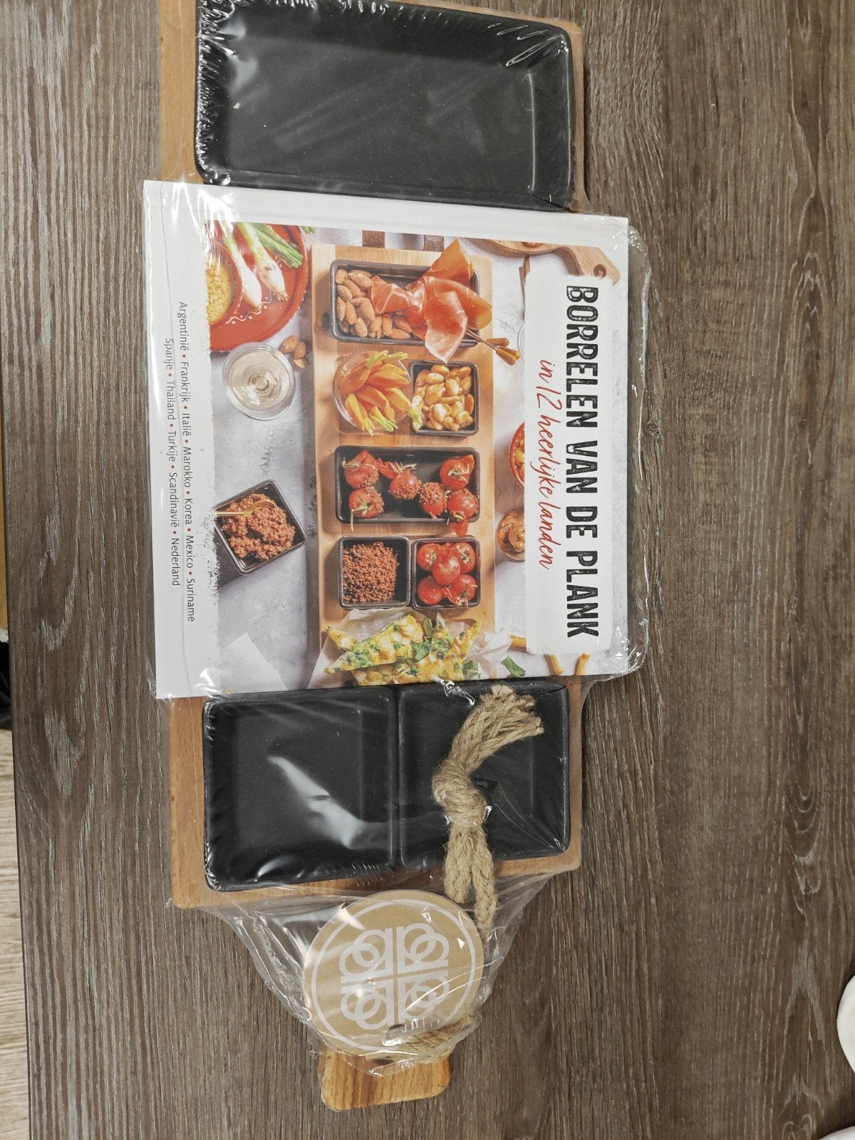 Borrelplank met 4 bakjes en borrelboek - Bowls and Dishes, Hout, Snij-/serveerplank, Nieuw, Ophalen of Verzenden