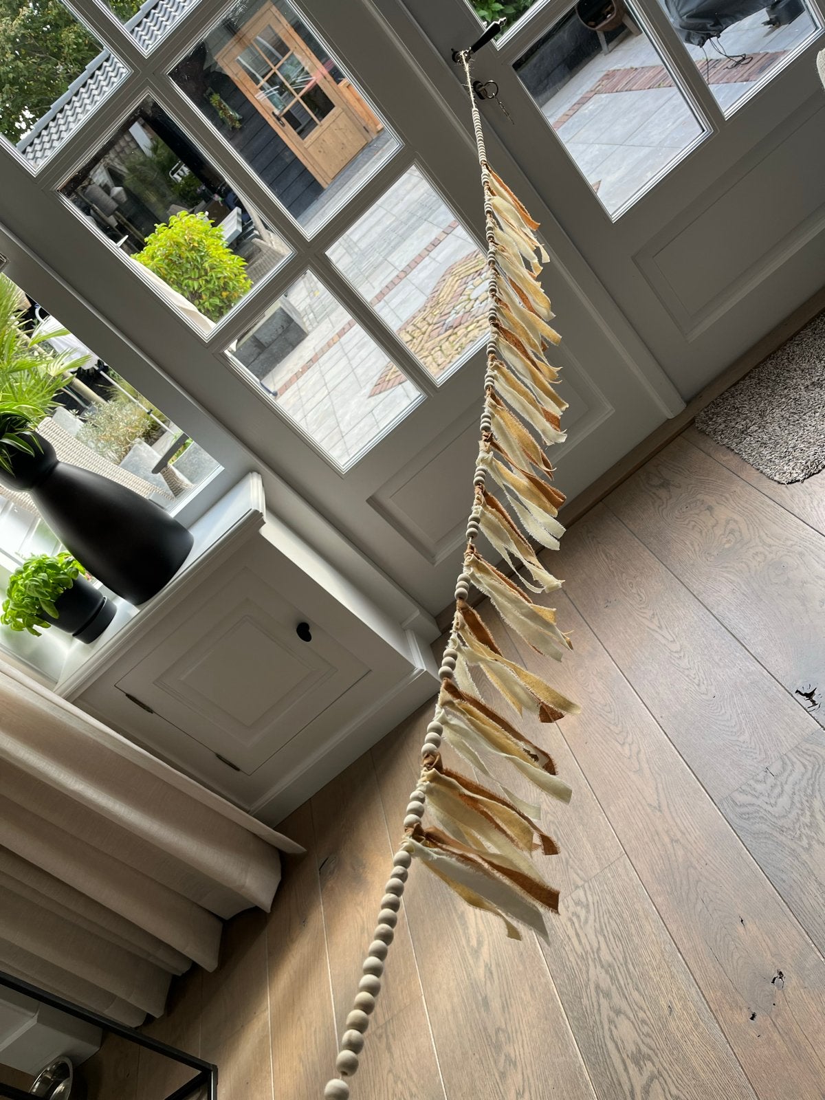 Slinger met houten kralen  en stoffen linten, 1,65 m lang, Beige, Boho, Nieuw, Ophalen of Verzenden