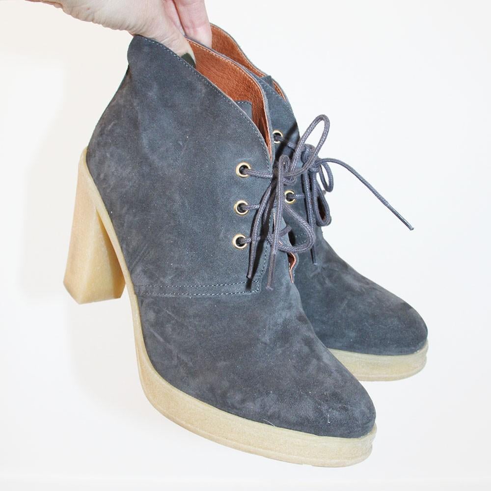 Zeer Mooie Suede Ras Enkellaarsjes -s13 (Maat 40) € 125,-, Kleding | Dames, Schoenen, Overige kleuren, Lage of Enkellaarzen, Ras -
