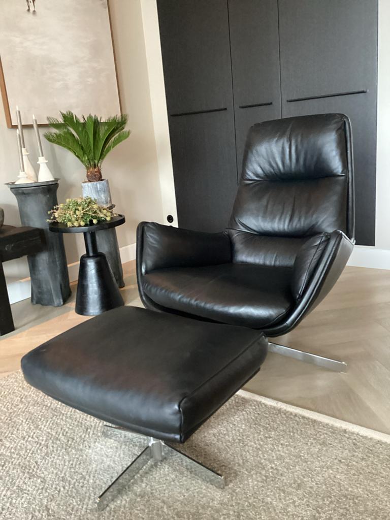 Leren fauteuil met voetenbankje - Zo goed als nieuw, Huis en Inrichting, Fauteuils, Ophalen, Leer, Zo goed als nieuw, 75 tot 100 cm