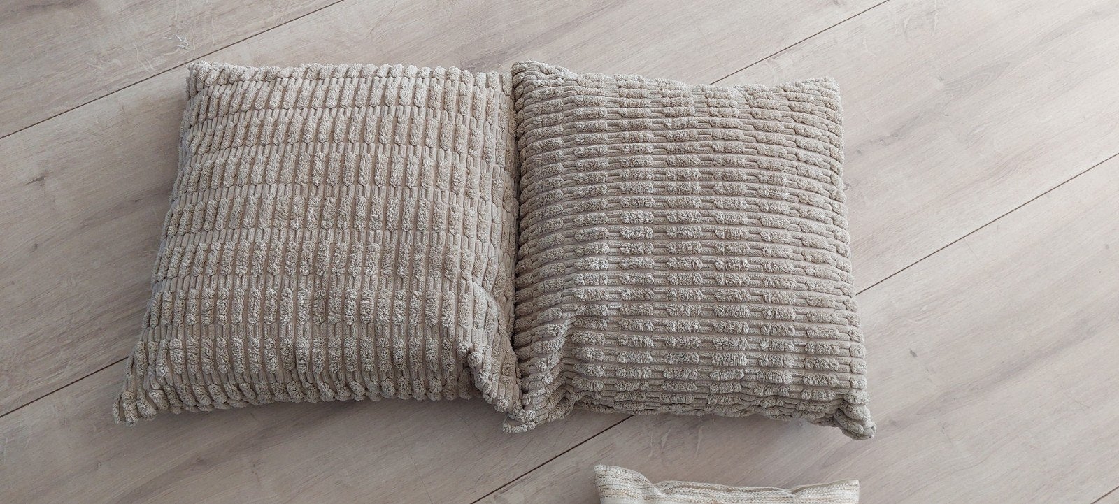 Set van 4 beige/crème sierkussens - Zo goed als nieuw, Inclusief binnenkussen, Beige, Ophalen of Verzenden, Zo goed als nieuw