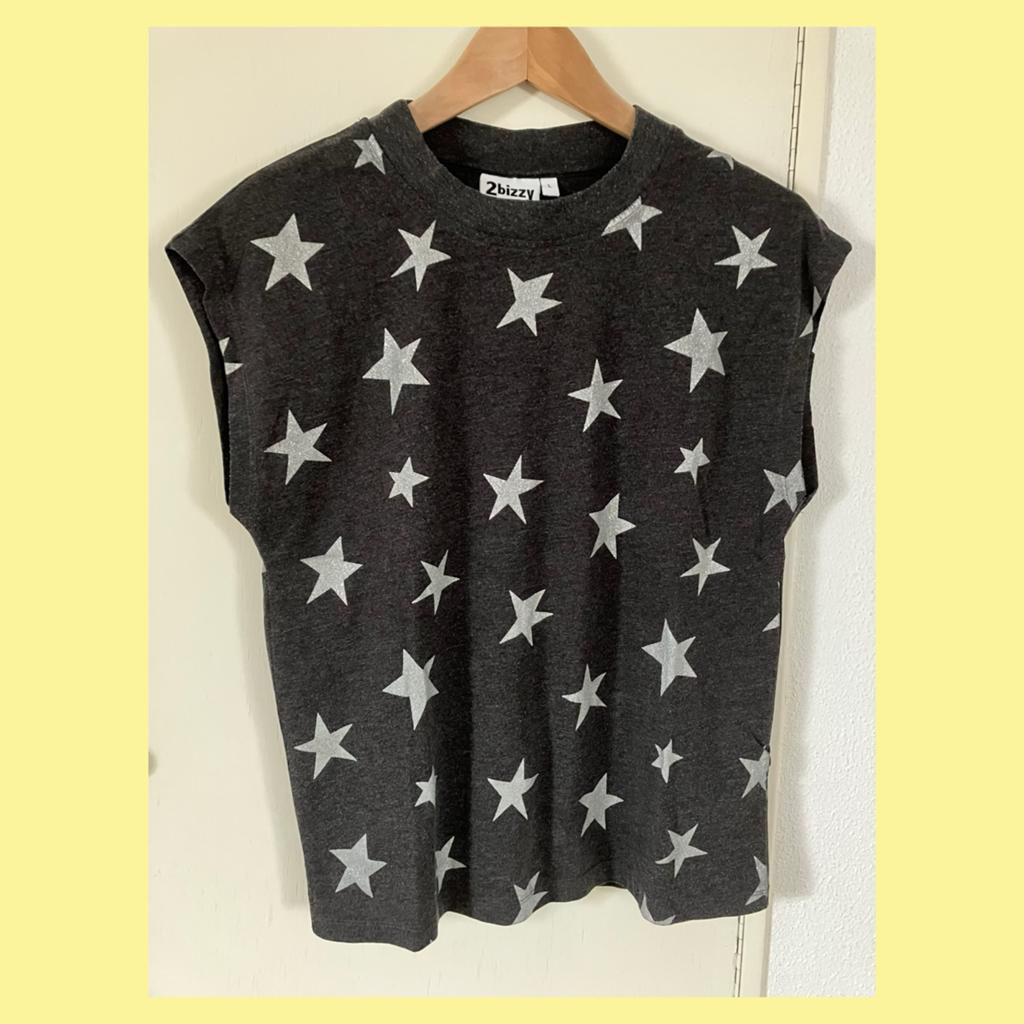 Antraciet mouwloos t-shirt met zilveren glitter sterren, Maat 38/40 (M), Ophalen of Verzenden, Zonder mouw, Grijs