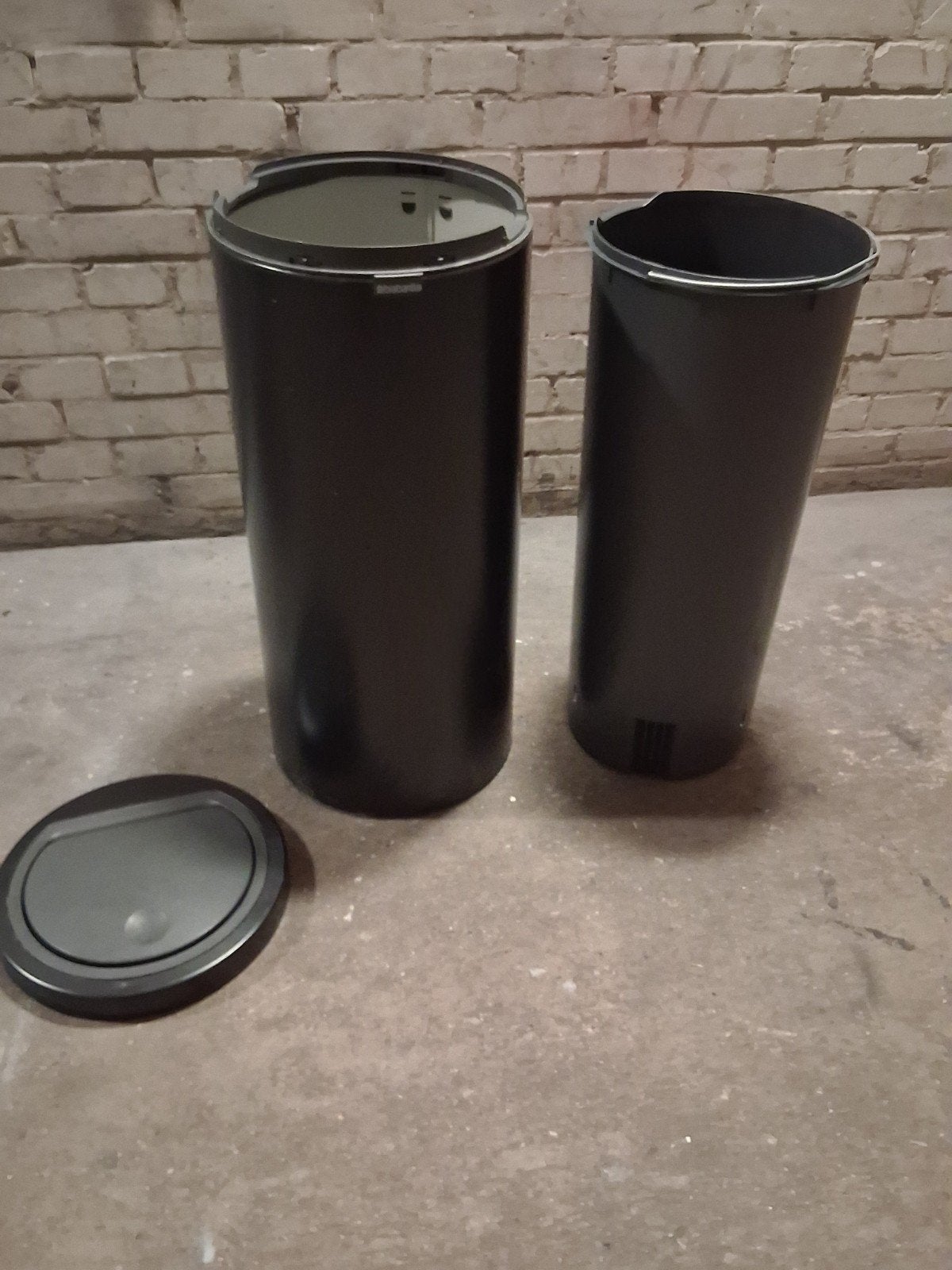 Te koop, Brabanita Prullenbak met hand toych/ druk functie., Ophalen, Metaal