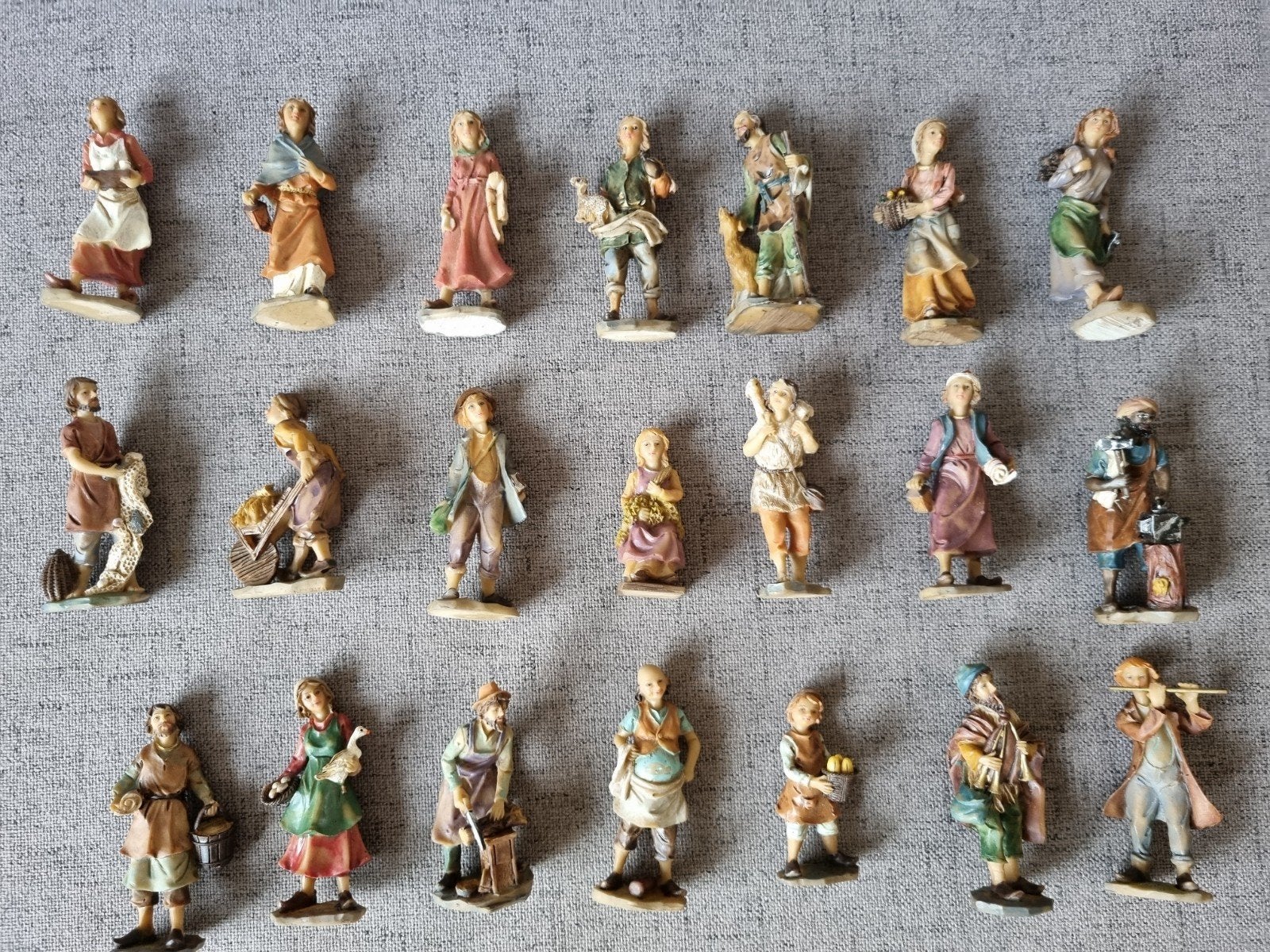 Diverse beeldjes, fluitist, smid, meisje met gans ea, Ophalen of Verzenden, Nieuw, Mens