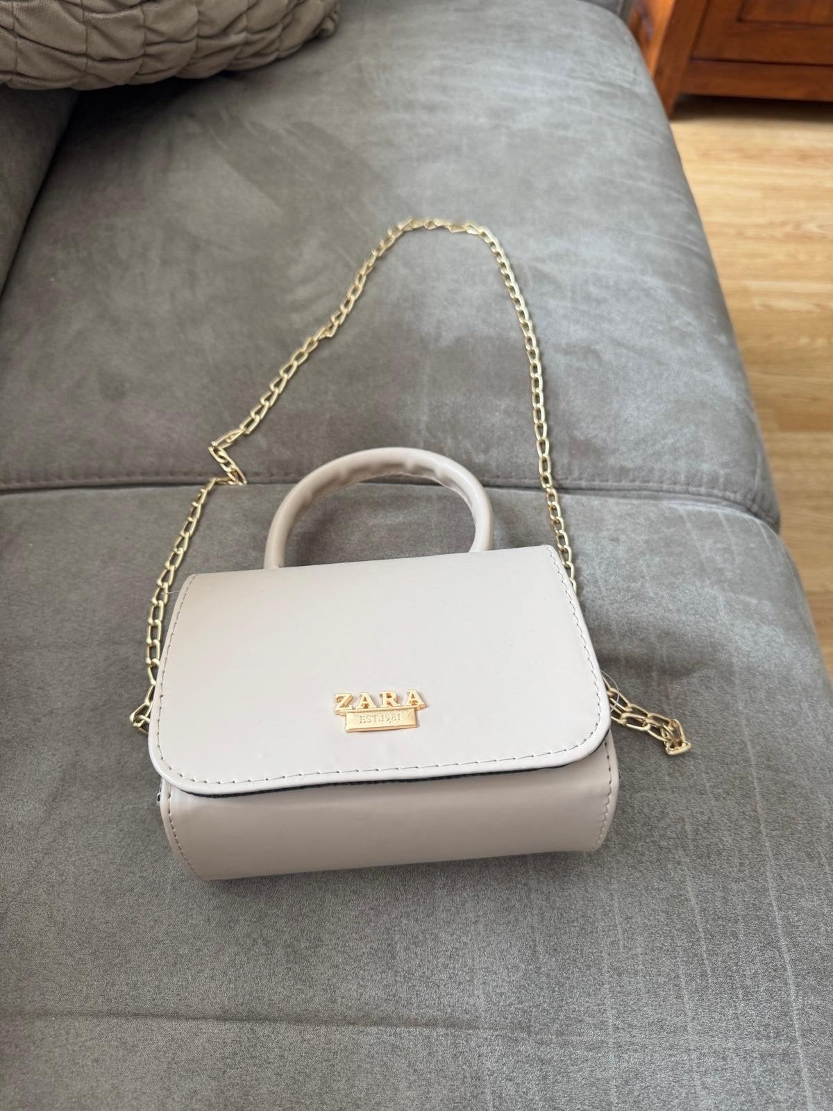 Nieuwe Zara mini handtas met ketting - Beige, Ophalen of Verzenden, Nieuw, Beige, Handtas