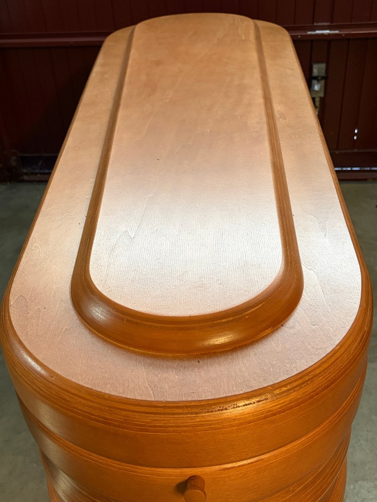 Houten doodskist met stoffen bekleding, Ophalen