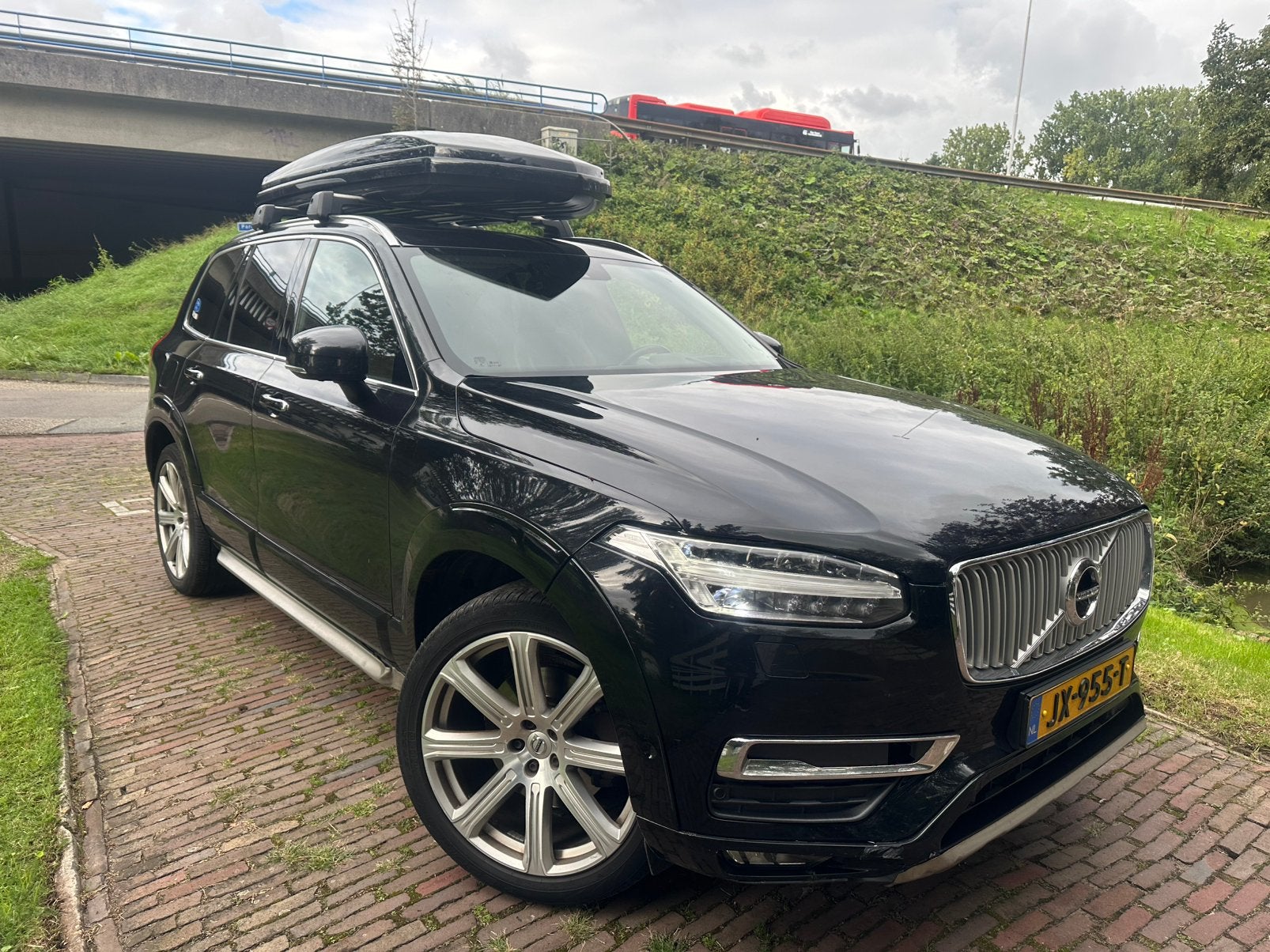 Volvo XC90 2.0 D5 165KW Geartronic AWD 7-ST 2016 Zwart, Auto's, 4 cilinders, 1969 cc, 7 stoelen, Zwart