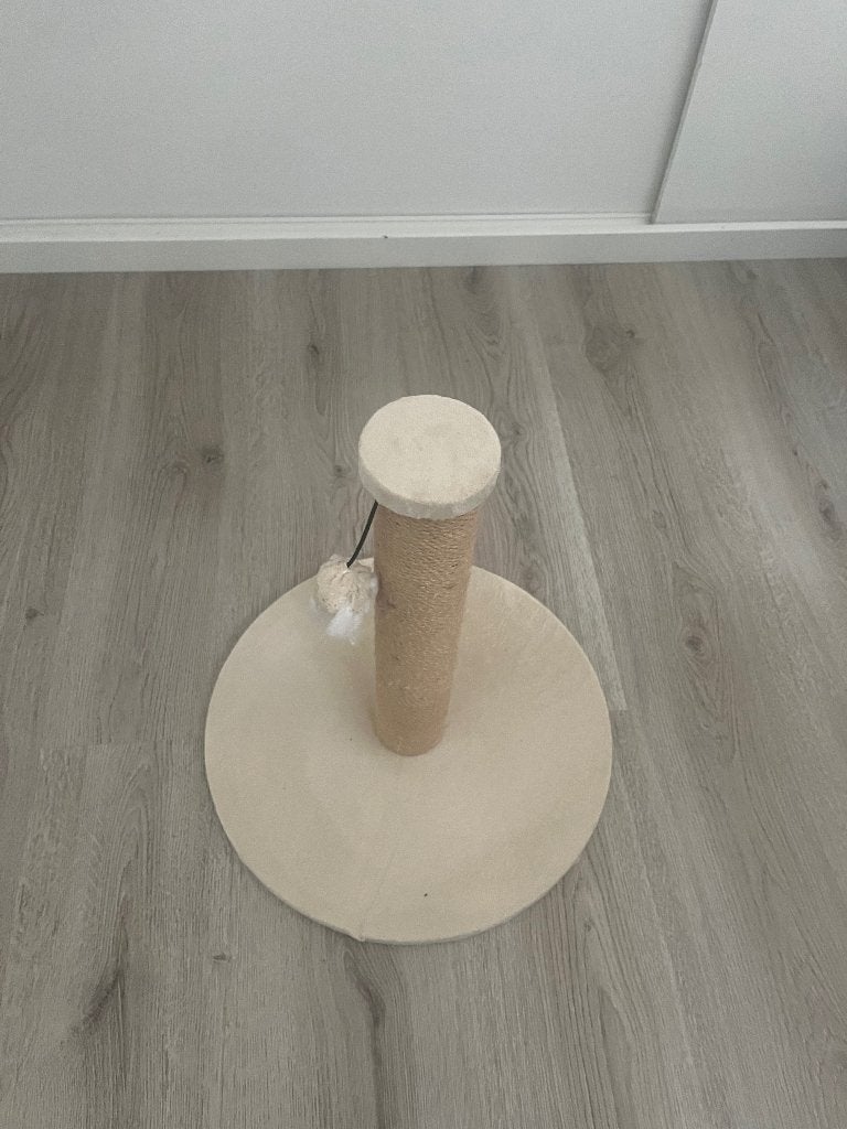 Krabpaal voor kat met speelballetje – crème, Ophalen