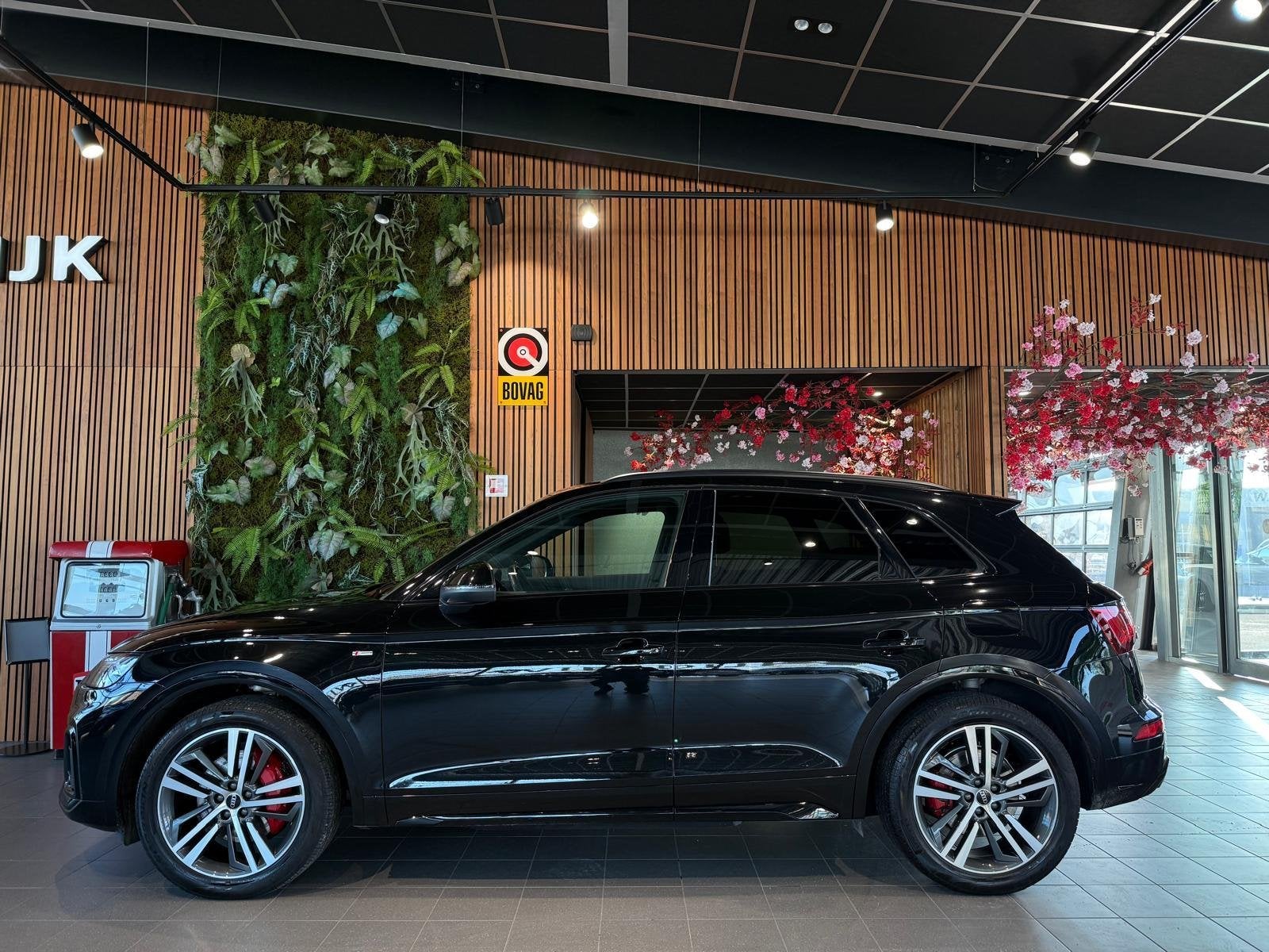 Audi Q5 55 TFSI e S tronic quattro S line bus. Panorama schu, Auto's, Audi, Automaat, Stof, Zwart, 4 cilinders