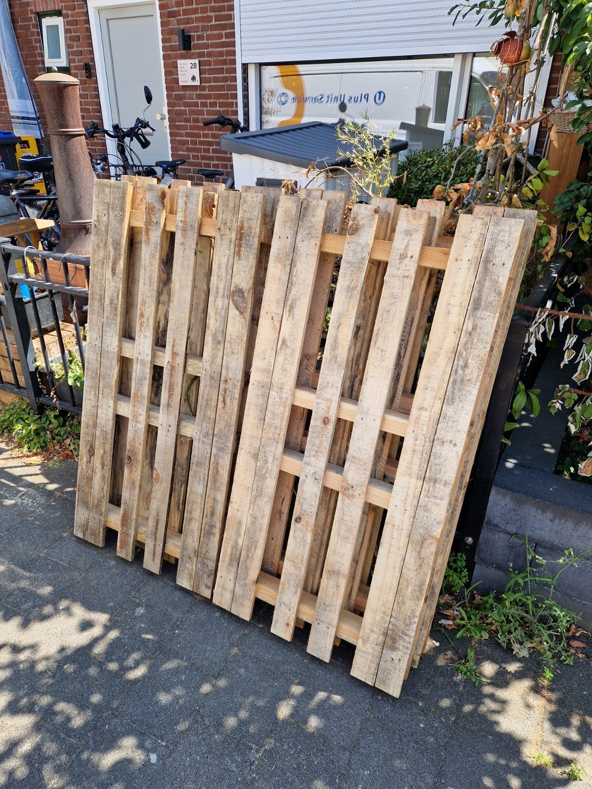 Kleine pallets voor diverse doeleinden, Ophalen