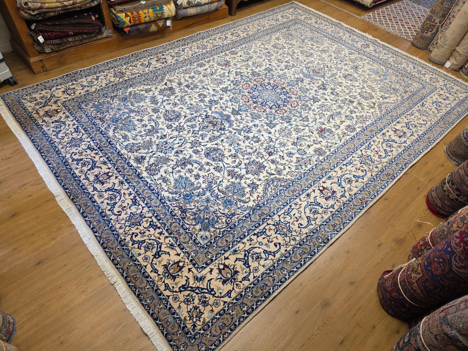 Handgeknoopt perzisch tapijt nain met zijde 368x258, Huis en Inrichting, Stoffering | Tapijten en Kleden, Info@SlatsAntiek.nl