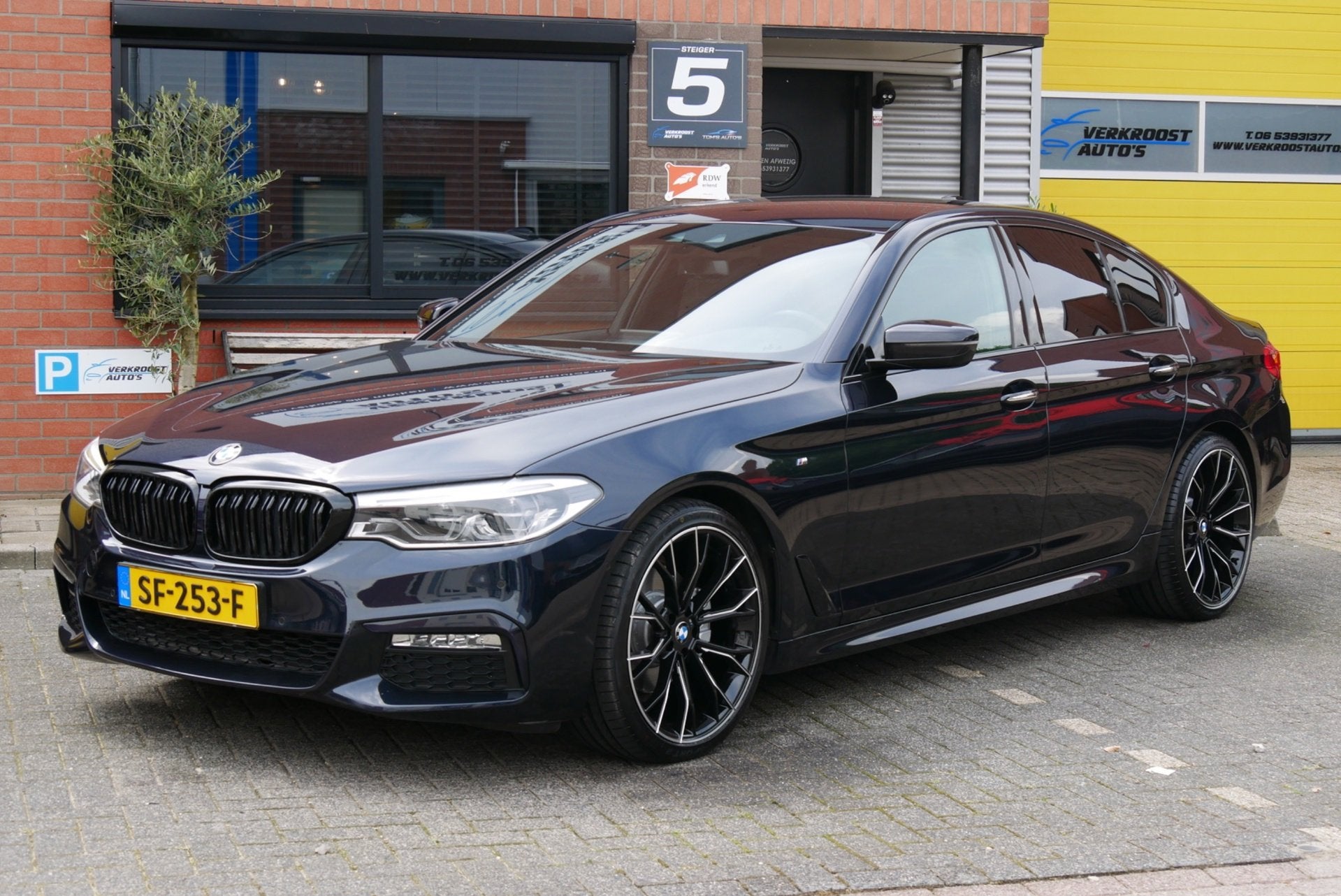 BMW 5-serie 520i High Executive m-sport. memory. camera., Automaat, 1998 cc, Achterwielaandrijving, Gebruikt