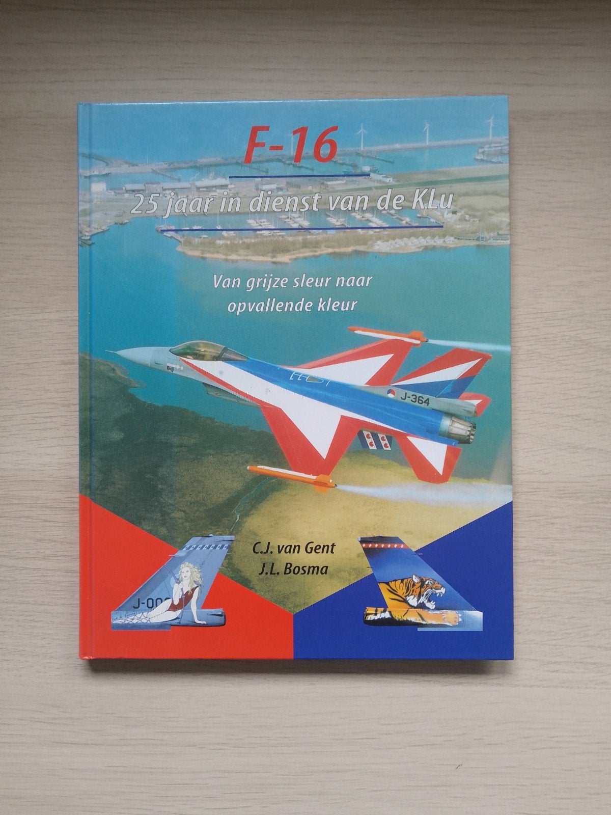 Boek f-16, Ophalen, Zo goed als nieuw, Boek of Tijdschrift