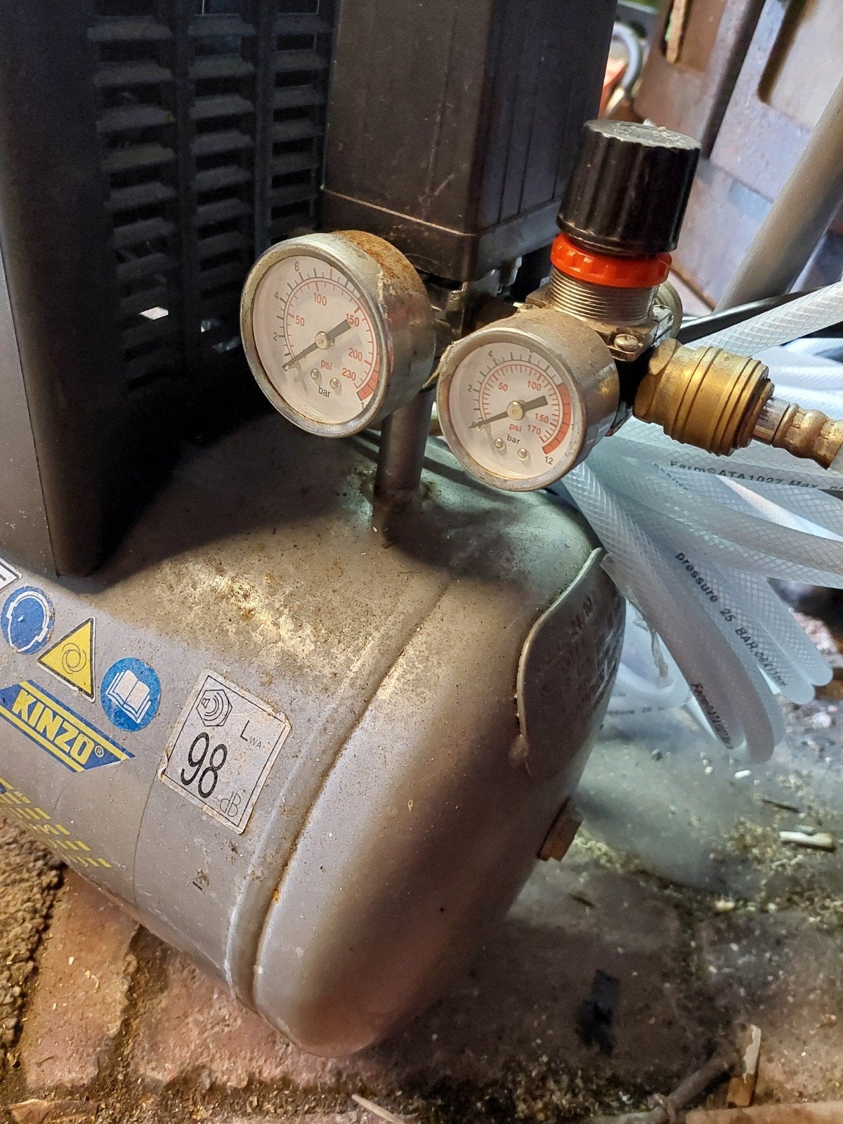 Goed werkende compressor met accessoires, Doe-het-zelf en Verbouw, Compressors, Gebruikt, 6 tot 10 bar, Ophalen of Verzenden, Minder dan 200 liter/min