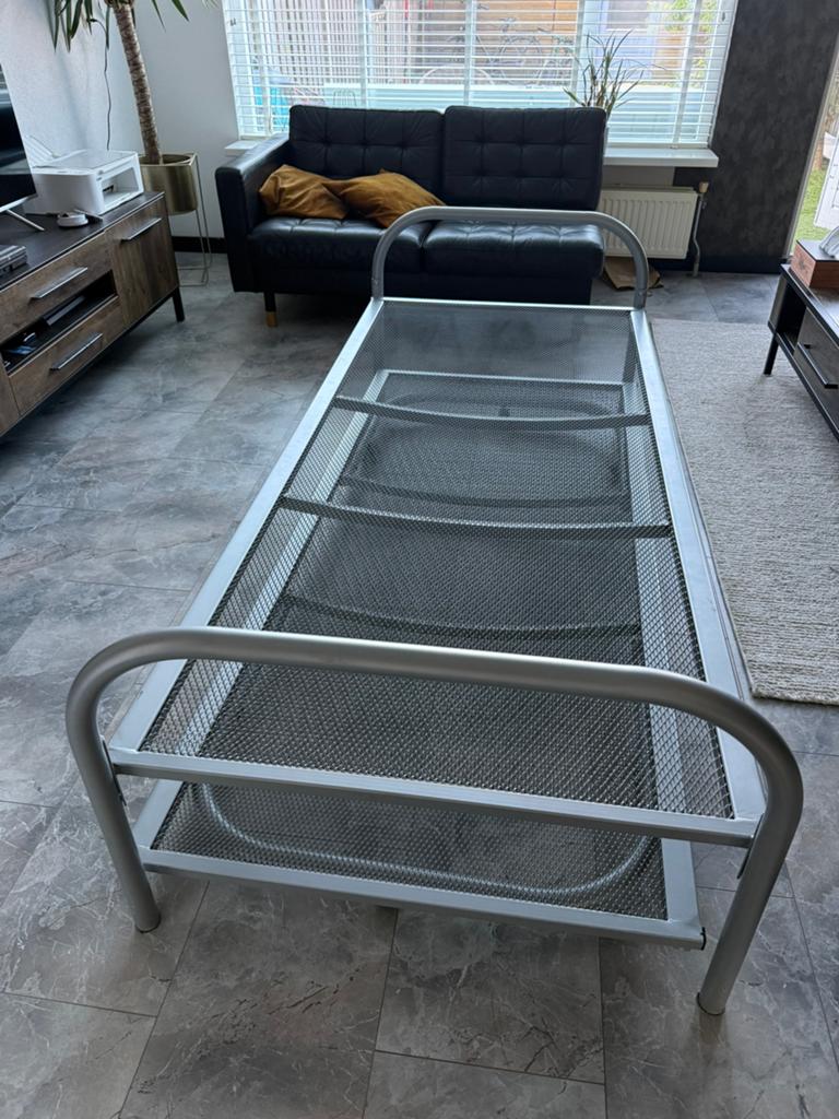 Onderschuifbed 90x200, Ophalen