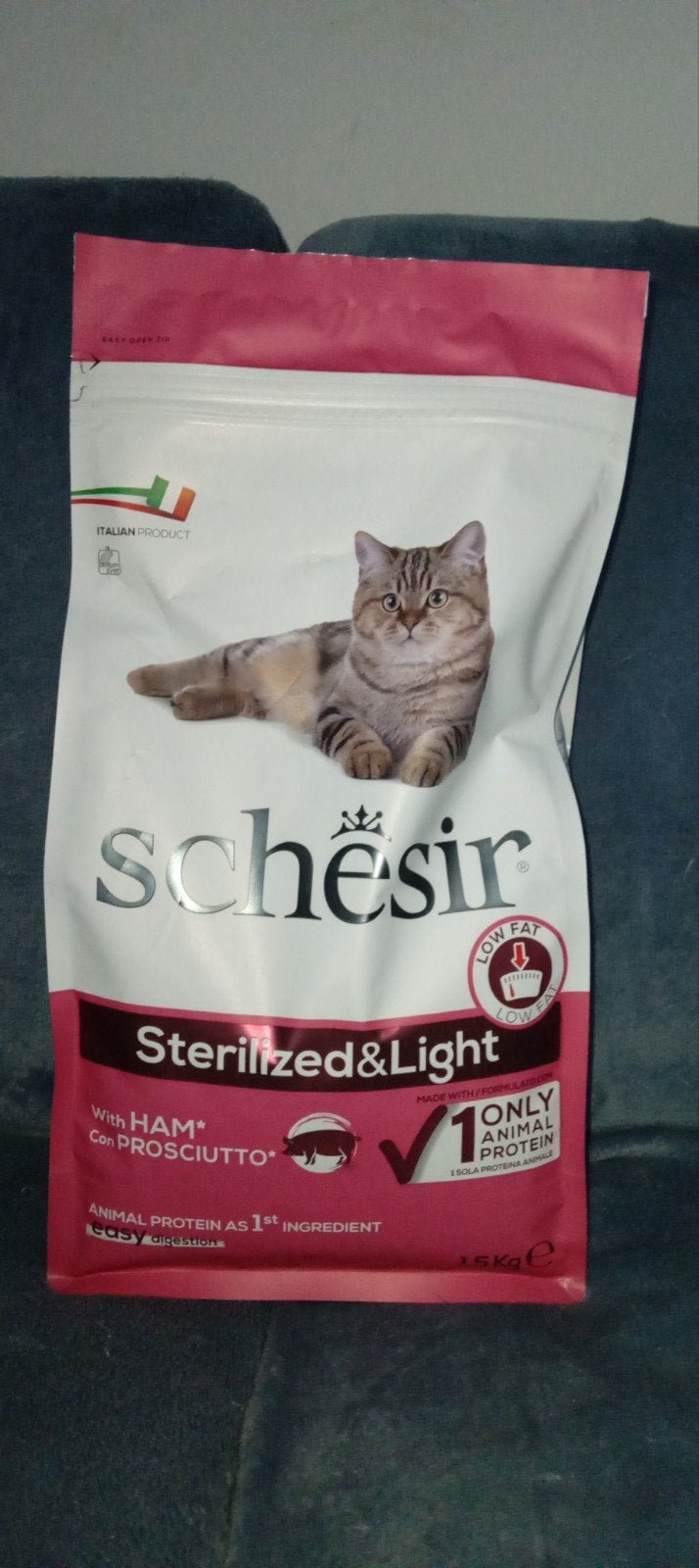 Schesir Sterilized light, one protein pork, kattenbrokjes, Ophalen, Kat