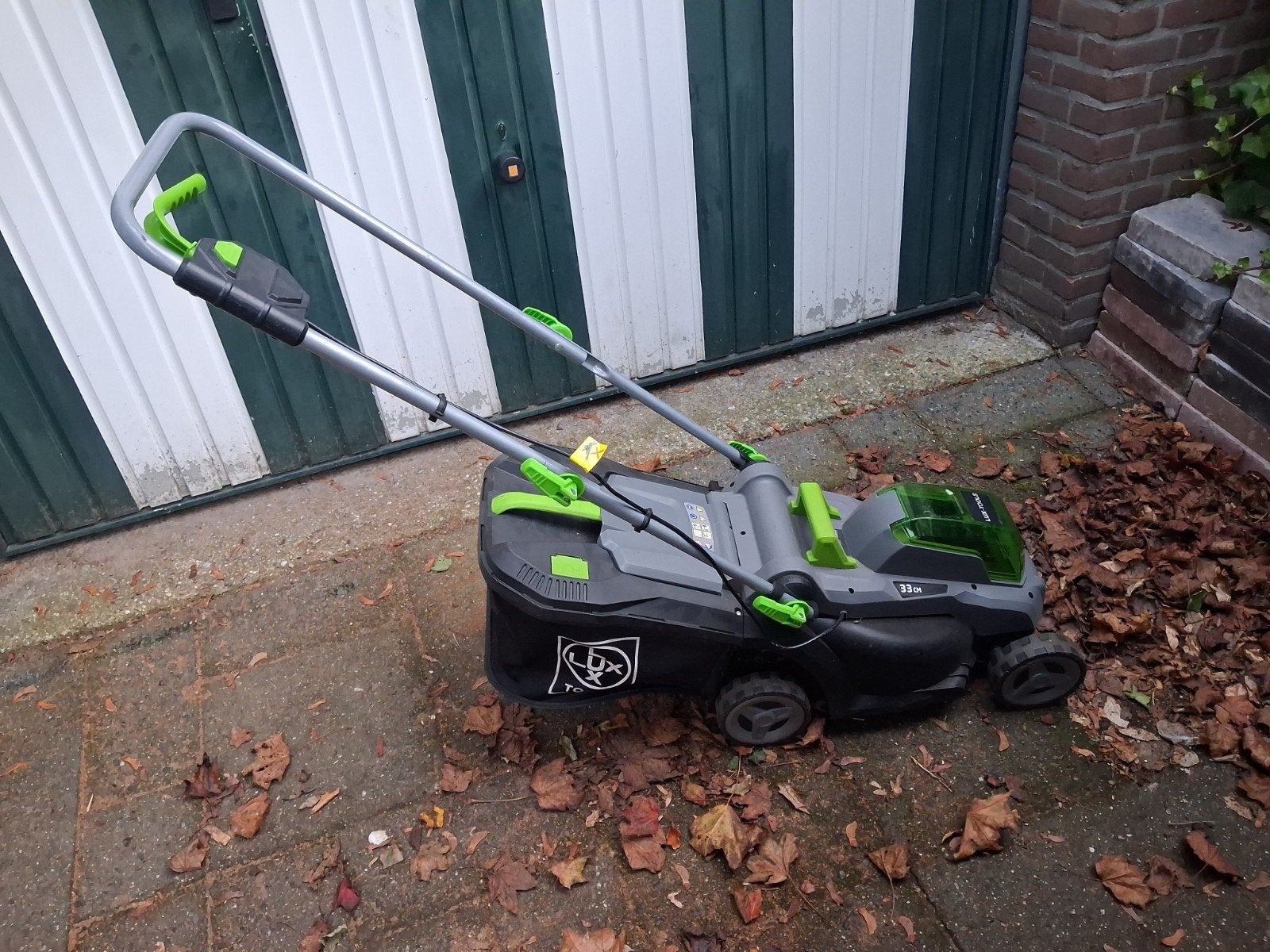 lux tools grasmaaier met 1 accu en oplader, Tuin en Terras, Ophalen, Gebruikt, Lux-Tools, 30 t/m 39 cm