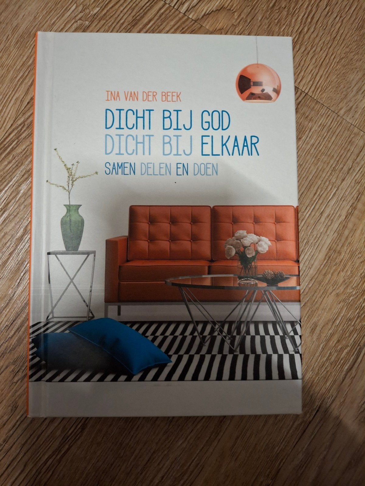 Ina van der Beek - Dicht bij God, dicht bij elkaar, Ophalen of Verzenden, Zo goed als nieuw, Ina van der Beek