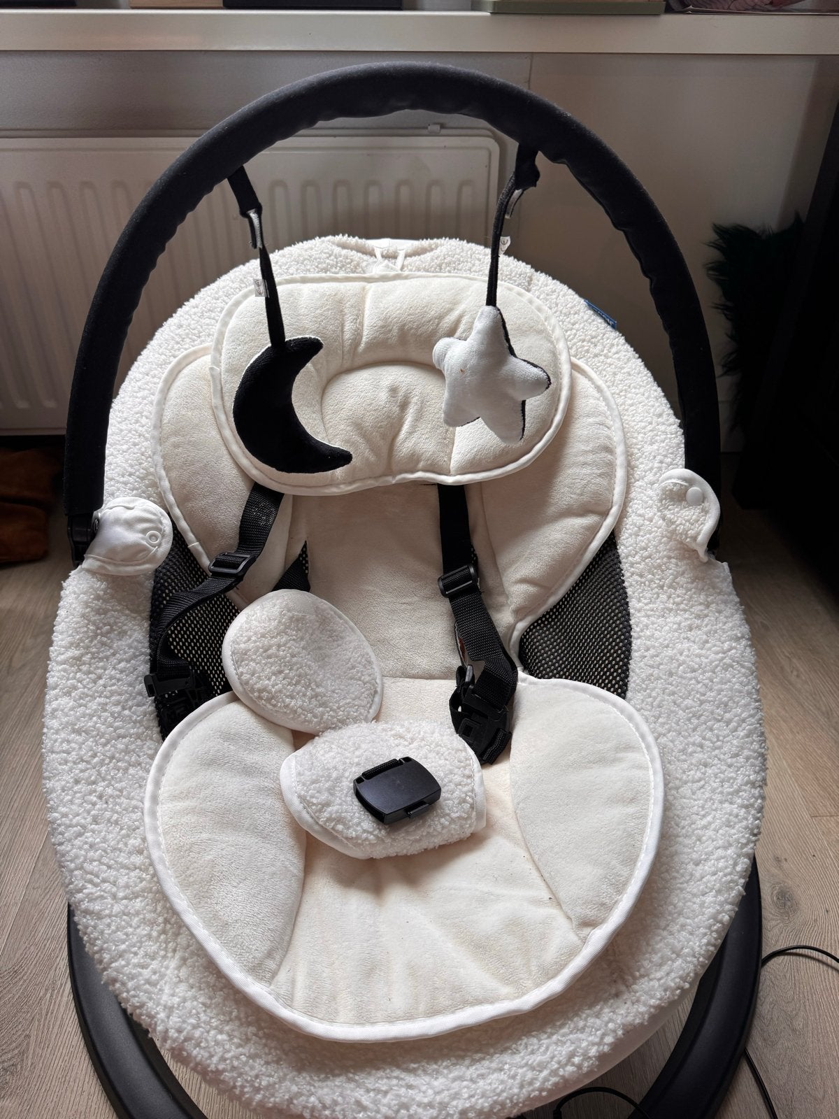 Luvion elektrische babyschommelstoel met muziek, Ophalen, Zo goed als nieuw