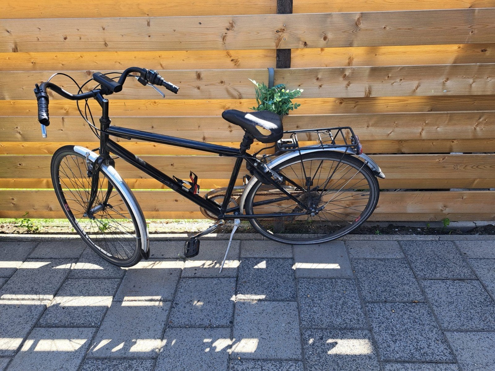 Jonge herenfiets met lekke achterband, 55 cm of meer, Ophalen of Verzenden, Gebruikt, Minder dan 10 versnellingen