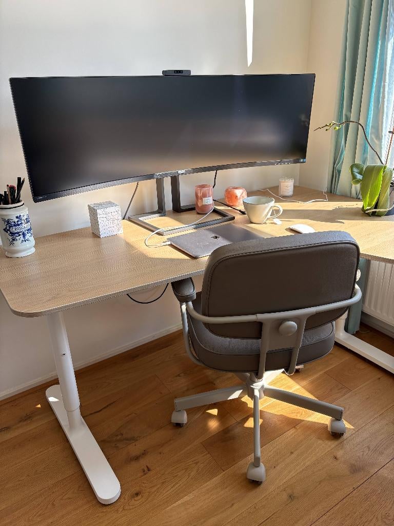IKEA BEKANT hoekbureau rechts – licht hout/wit, Ophalen, In hoogte verstelbaar, Zo goed als nieuw