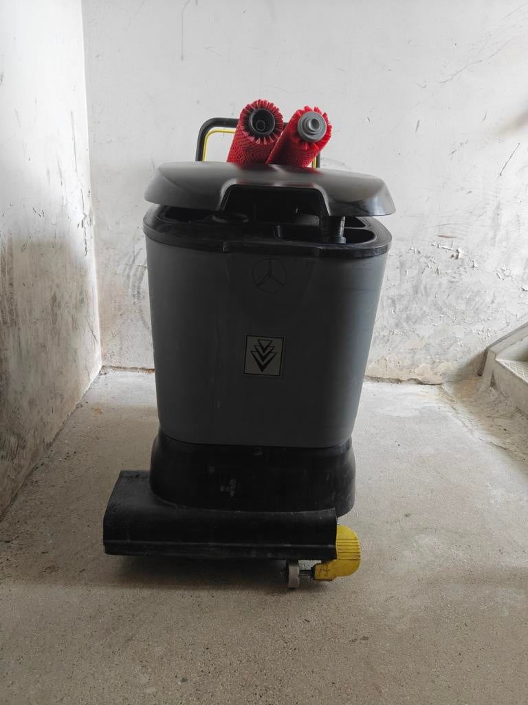 Kärcher Professional Schrob-/Zuigmachine BR 40/25C Accu's Op, Doe-het-zelf en Verbouw, Reinigingsmachines, Ophalen of Verzenden