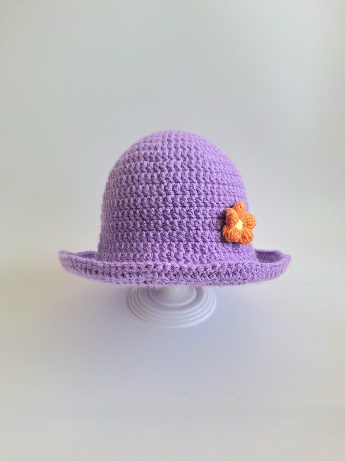 Gehaakt baby hoedje twee-in-een lila met kersje en bloem, Kinderen en Baby's, Kinderkleding | Petten en Hoeden, Meisje, Hoed, Nieuw