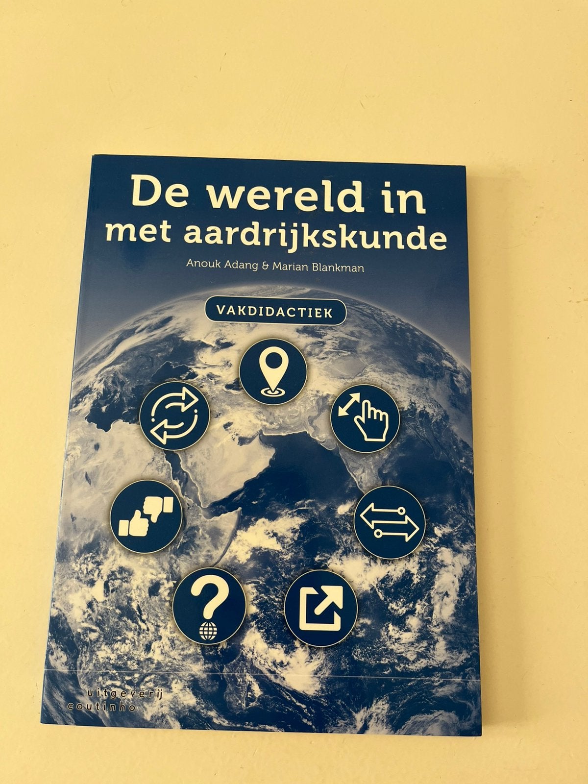 De wereld in met aardrijkskunde, Boeken, Anouk Adang; Marian Blankman, Zo goed als nieuw, Alpha, HBO