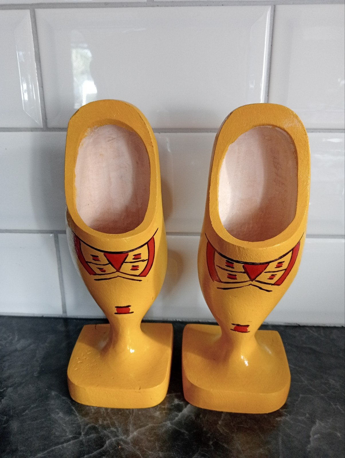 Dit zijn handgemaakte houten klompen op een voet, vaak gebru, Antiek en Kunst, Curiosa en Brocante, Ophalen