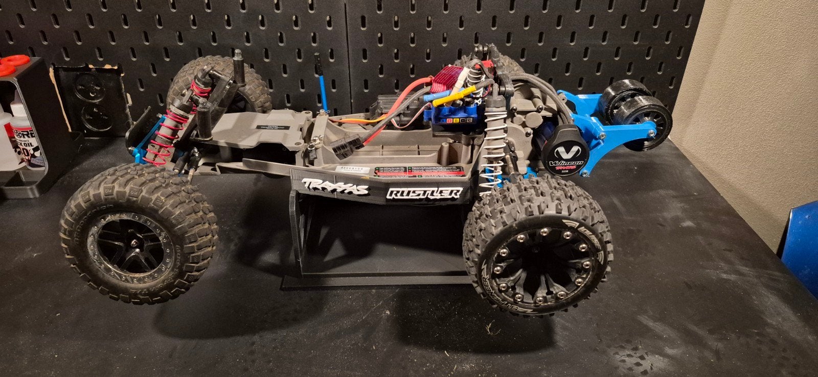 Traxxas Rustler/Bandit 2WD houder, Hobby en Vrije tijd, Modelbouw | Auto's en Voertuigen, Zo goed als nieuw, Auto, Groter dan 1:32
