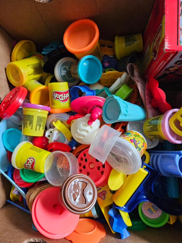 Grote doos vol Play-Doh klei en accessoires, Ophalen of Verzenden