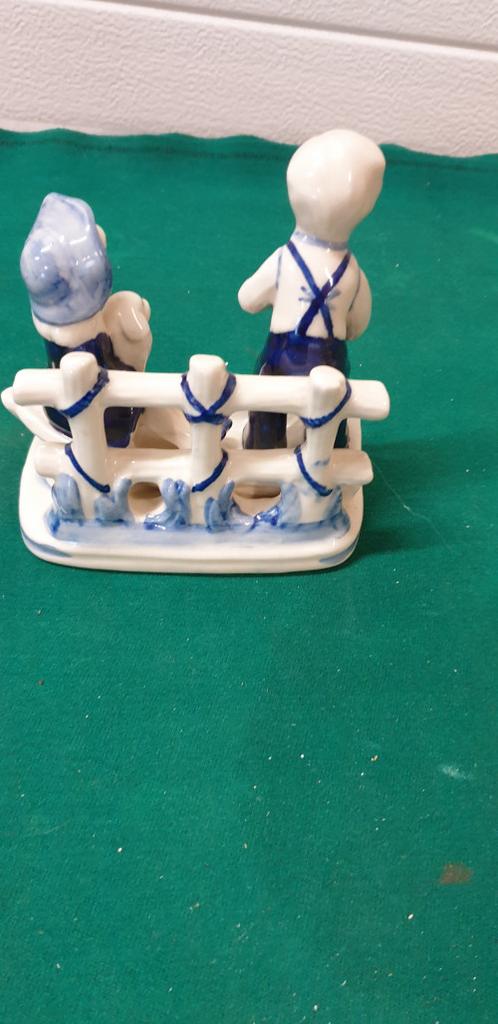 beeld delfts blauw keramiek jongen en meisje, Verzamelen, Beelden en Beeldjes, Ophalen of Verzenden