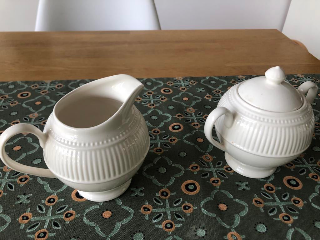 Wedgwood suiker en melkkannetje Windsor, Gebruikt, Keramiek, Overige typen, Ophalen of Verzenden